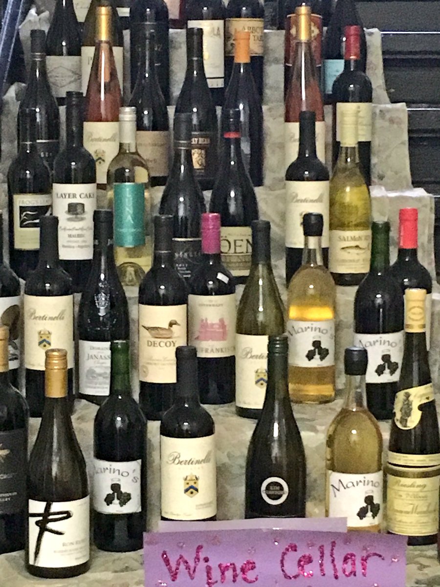 SMS_Chicago's tweet photo. Friends of the 🍇 Grape wine auction in full swing! https://t.co/nRc5G8E3oP