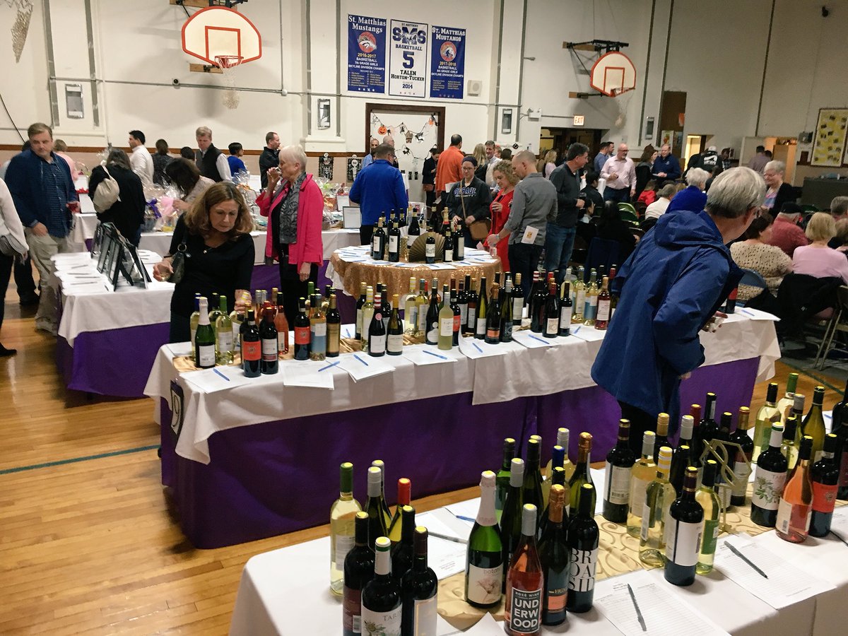 SMS_Chicago's tweet photo. Friends of the 🍇 Grape wine auction in full swing! https://t.co/nRc5G8E3oP
