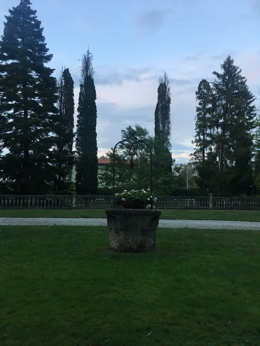 Finita l'ultima visita guidata della domenica di "#Castelliaperti", al Castello di Flambruzzo si accendono le luci per la conferenza del prof. Gianni Bellinetti sulla Grande Guerra. @FVGlive <a href="/igersfvg/">Instagramers FVG</a> #WW1 #FriuliVeneziaGiulia