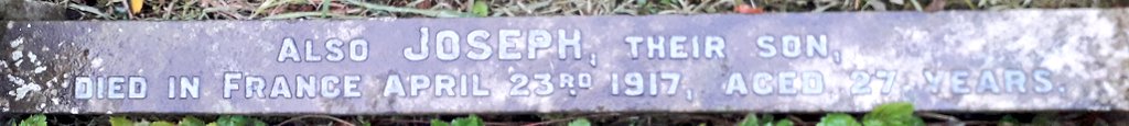 InscriptionsWw1's tweet photo. Family plot with side inscription.
#JosephMoore
Died 23 April 1917 #France
Aged 27
#StJamesChurch #Shardlow #Derbyshire
#WW1 #LestWeForget https://t.co/Od0HW2M9L2