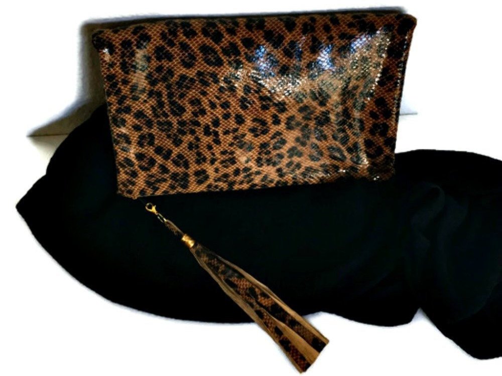Meldean1's tweet photo. I never get tired of leather, one of my favorite textiles.  #leatherclutch #leopardprint #animalprintclutch #eveningclutch #iPadcarrier https://t.co/NCABADOSuj
