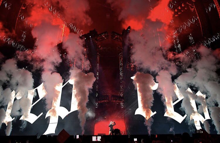 smellycat_swift's tweet photo. @taylornation13 I vote #TaylorSwift’s #ReputationTour for #TheConcertTour!! RT to vote!!! https://t.co/zCRj0jyB0x