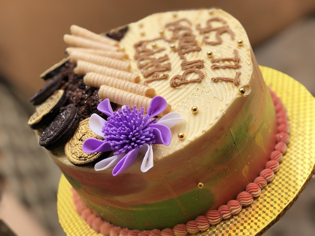 CEO_cakes's tweet photo. My twitter family please do your thing 😩😩 Retweet your girl’s work 🙏🙏 each retweet counts . Thank you ❤️

Kaduna, Nigeria 
    Instagram-cakes_n_bakesss by Amrah Yusuf https://t.co/92TpqjUG6A
