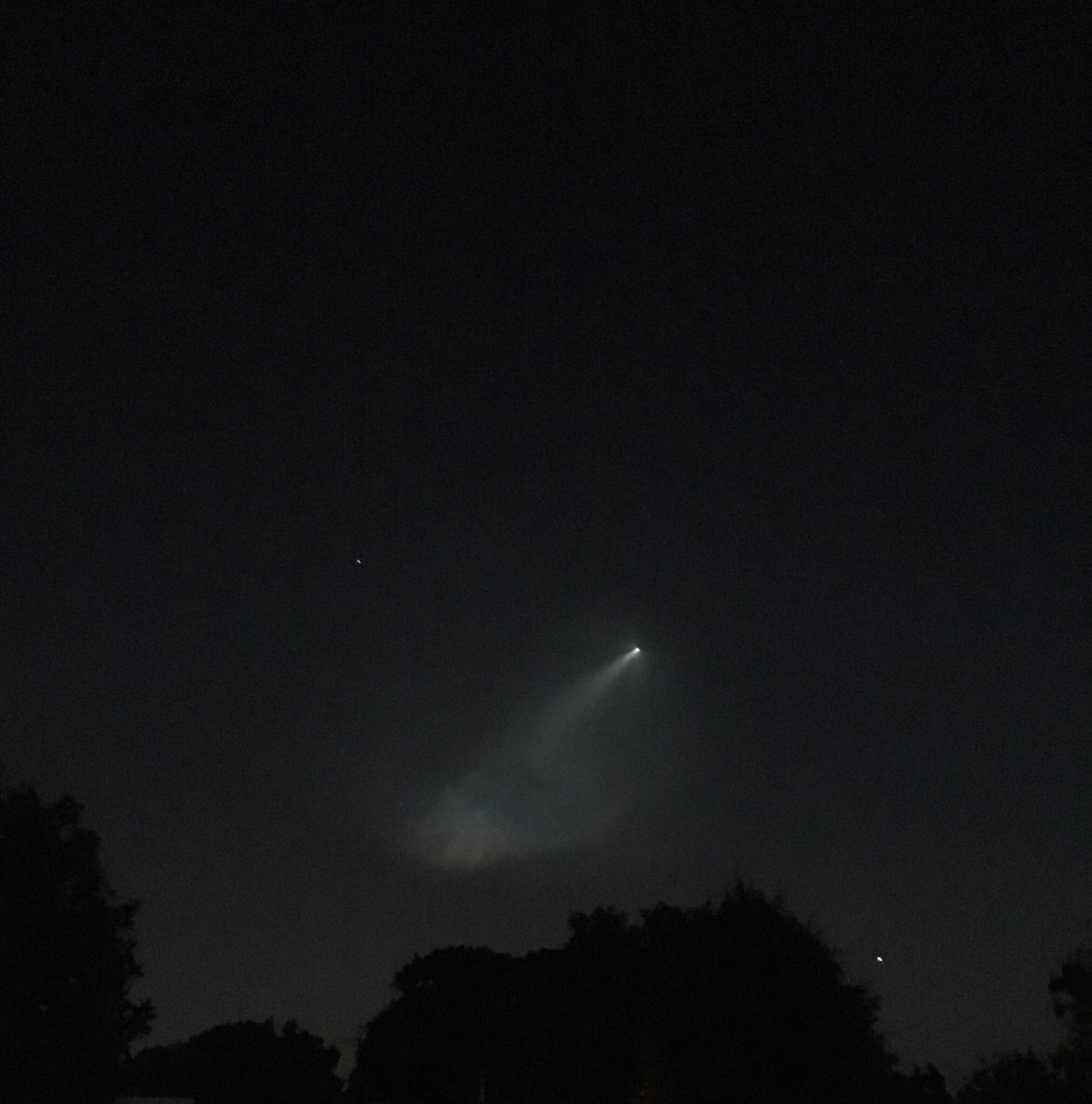 cgearley's tweet photo. Strange lights in NorCal tonight. Rocket launch? https://t.co/4ZsYrdpGM8