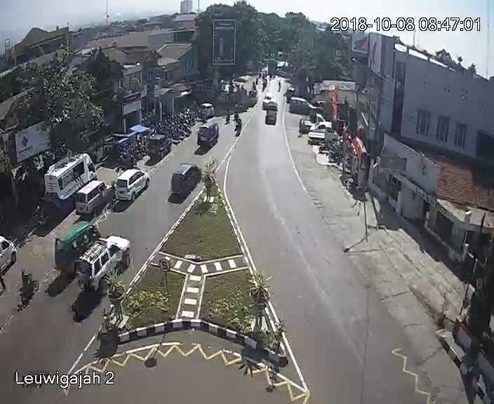 08.45 WIB Situasi Arulin Leuwi Gajah ( Bunderan Leuwi Gajah) Terpantau Lancar