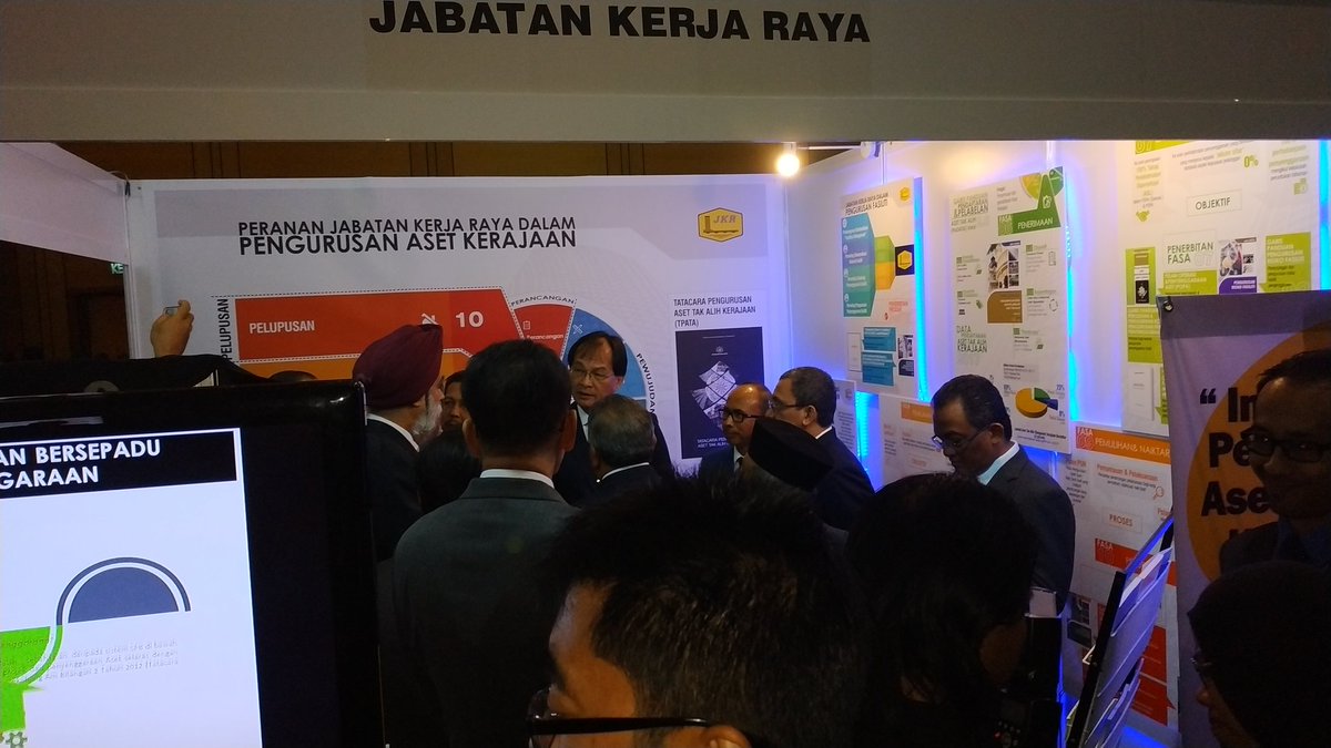 moworksmy's tweet photo. YB @baru_bian melawat gerai-gerai pameran sempena #NAFAM2018 https://t.co/MN1WripXaZ