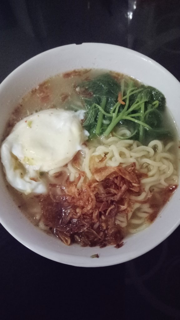geetharaiya's tweet photo. Sudah 1.5 bulan gak makan ini
. Dan saya tergoda lagiii. Hello ...
Lgs nyanyi " indomie....seleraku..." https://t.co/fBSQztCgnU