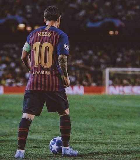 MotivacionesF's tweet photo. — 'Messi no es nada sin Ronaldinho'. 
— 'Messi no es nada sin Xavi'. 
— 'Messi no es nada sin Iniesta'. 
— 'Messi no es nada sin Neymar'. 

▬ En el futuro diremos:'El fútbol no es nada SIN MESSI'. https://t.co/pwUeTv5WIy