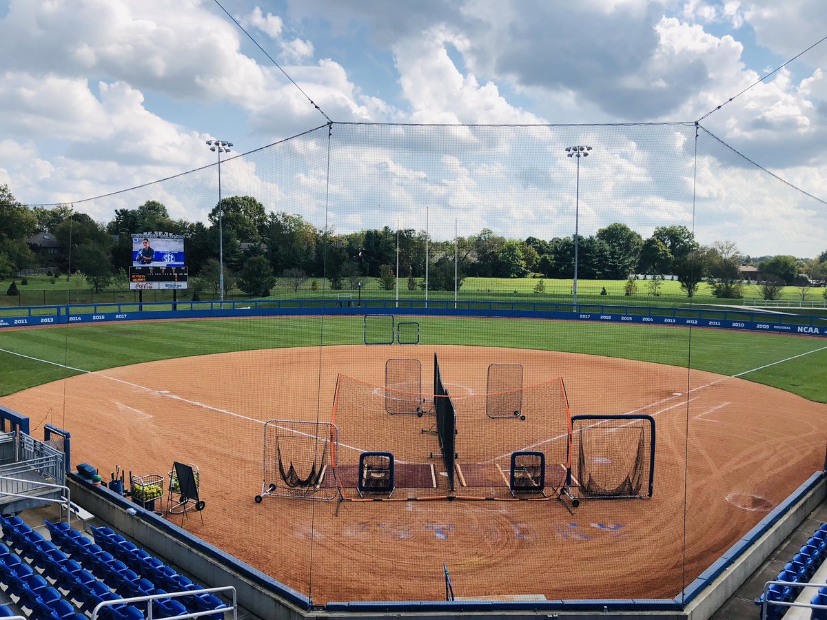 AudreyRijo's tweet photo. Missed her first ever homecoming 💃🏼 to instead be traveling 🚘, early morning wake ups ⏰ to be 💦 on the ball field in 85 degree Kentucky heat! #dedication
#Fortheloveofthegame
#KYway⚾️ https://t.co/oBeTHYqYQ6