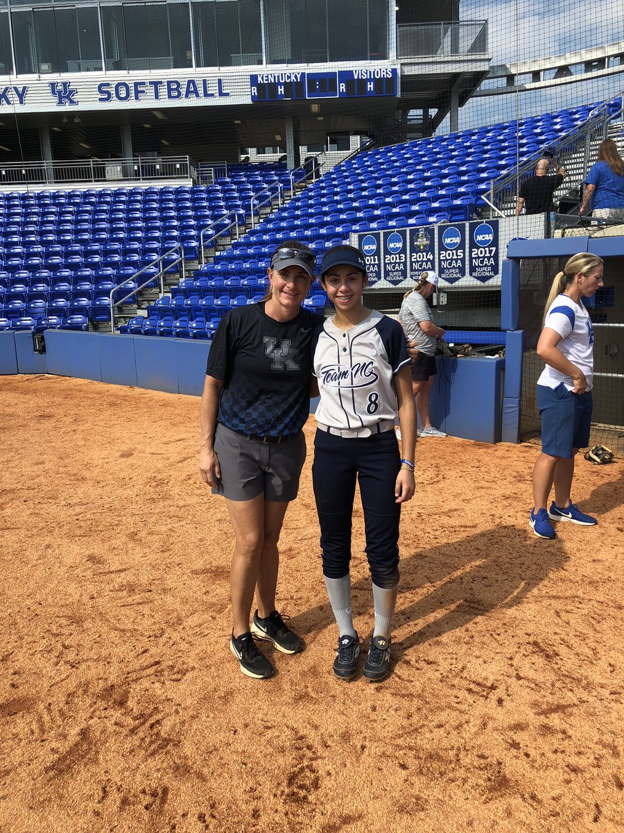 AudreyRijo's tweet photo. Missed her first ever homecoming 💃🏼 to instead be traveling 🚘, early morning wake ups ⏰ to be 💦 on the ball field in 85 degree Kentucky heat! #dedication
#Fortheloveofthegame
#KYway⚾️ https://t.co/oBeTHYqYQ6