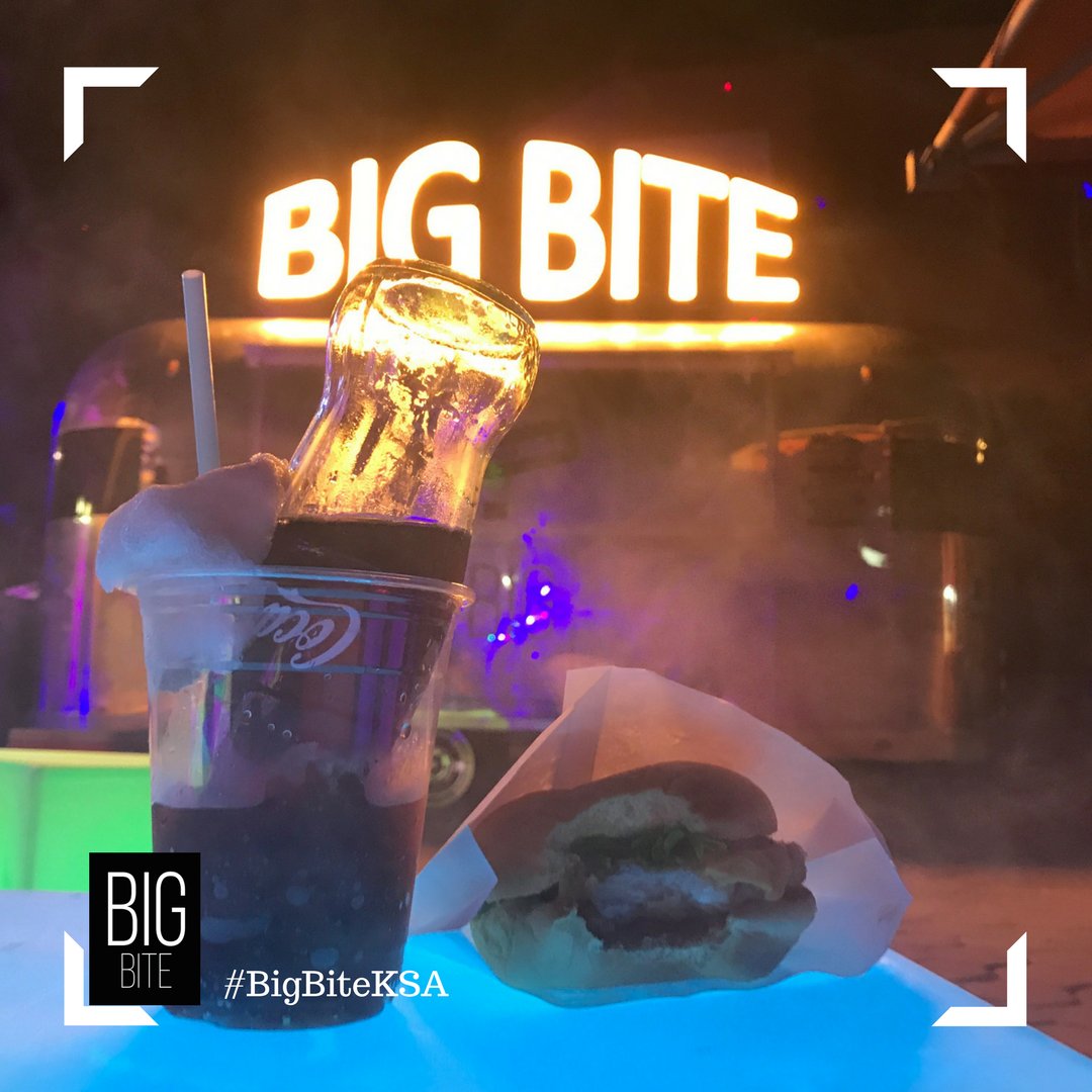 ksabigbite's tweet photo. Always happy to serve you ONLY the BEST #burgers #BigBite #BigBiteKSA #Jeddah #coca #jeddah #بيجبايت #جدة https://t.co/1mi322PhaE