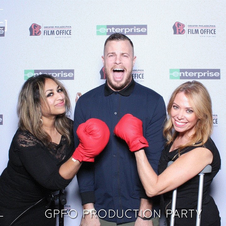 SheilaShowPHL's tweet photo. 1.2.3. Go....only seconds🕛 to capture each new 📸pose with props 🥊🥊👓😎🎬🎞🎥 💕at @GPFO #ProductionParty. 
Thx #centercityphoto. https://t.co/bB85wTc7lN