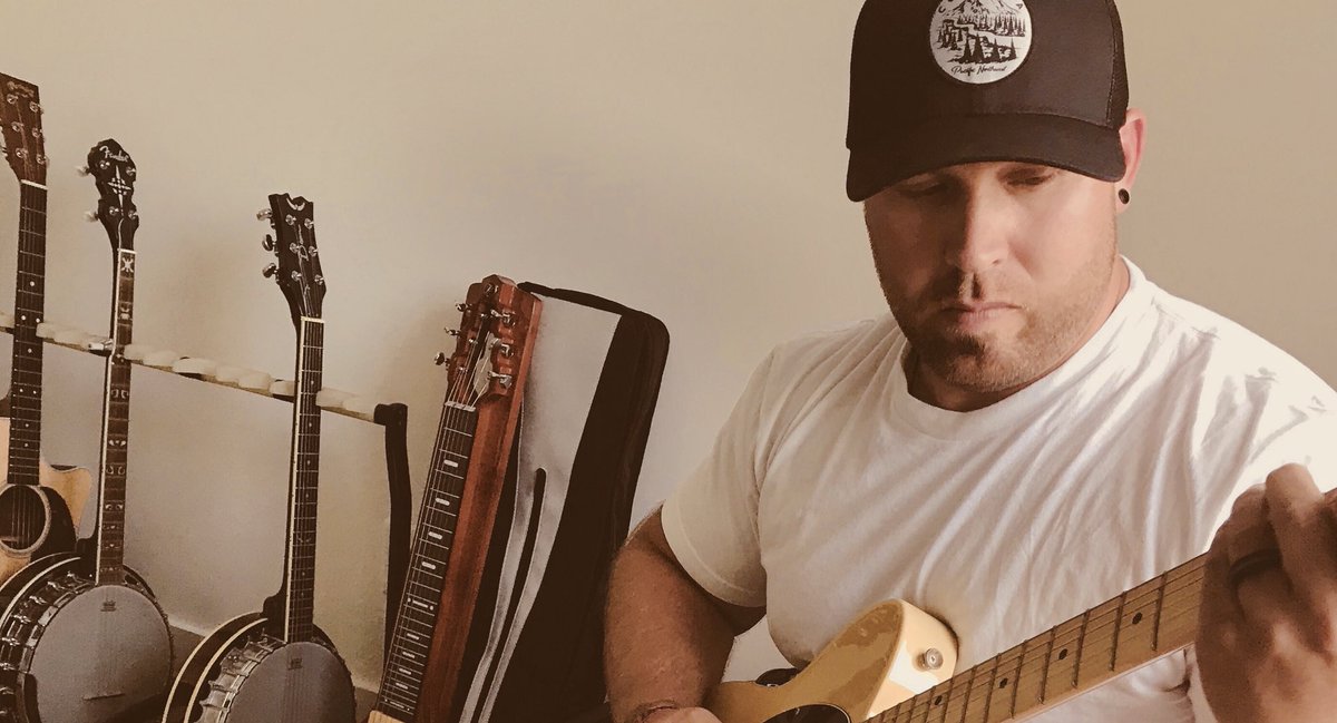 ScottRyan_Music's tweet photo. Workin on some music 🙏🏻 https://t.co/MGraugPQhf