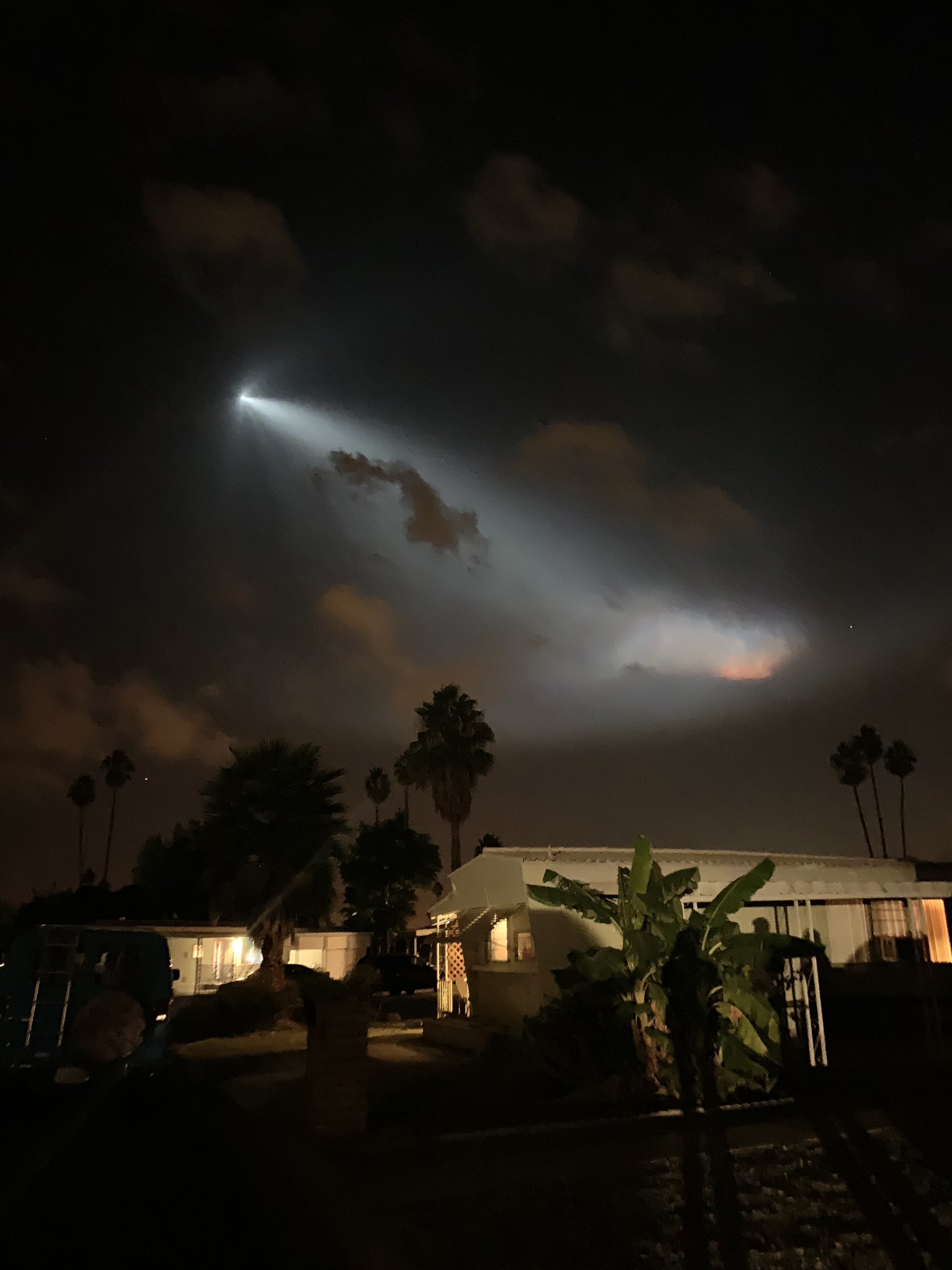 Do89g8AUcAAEOPJ.jpg:large