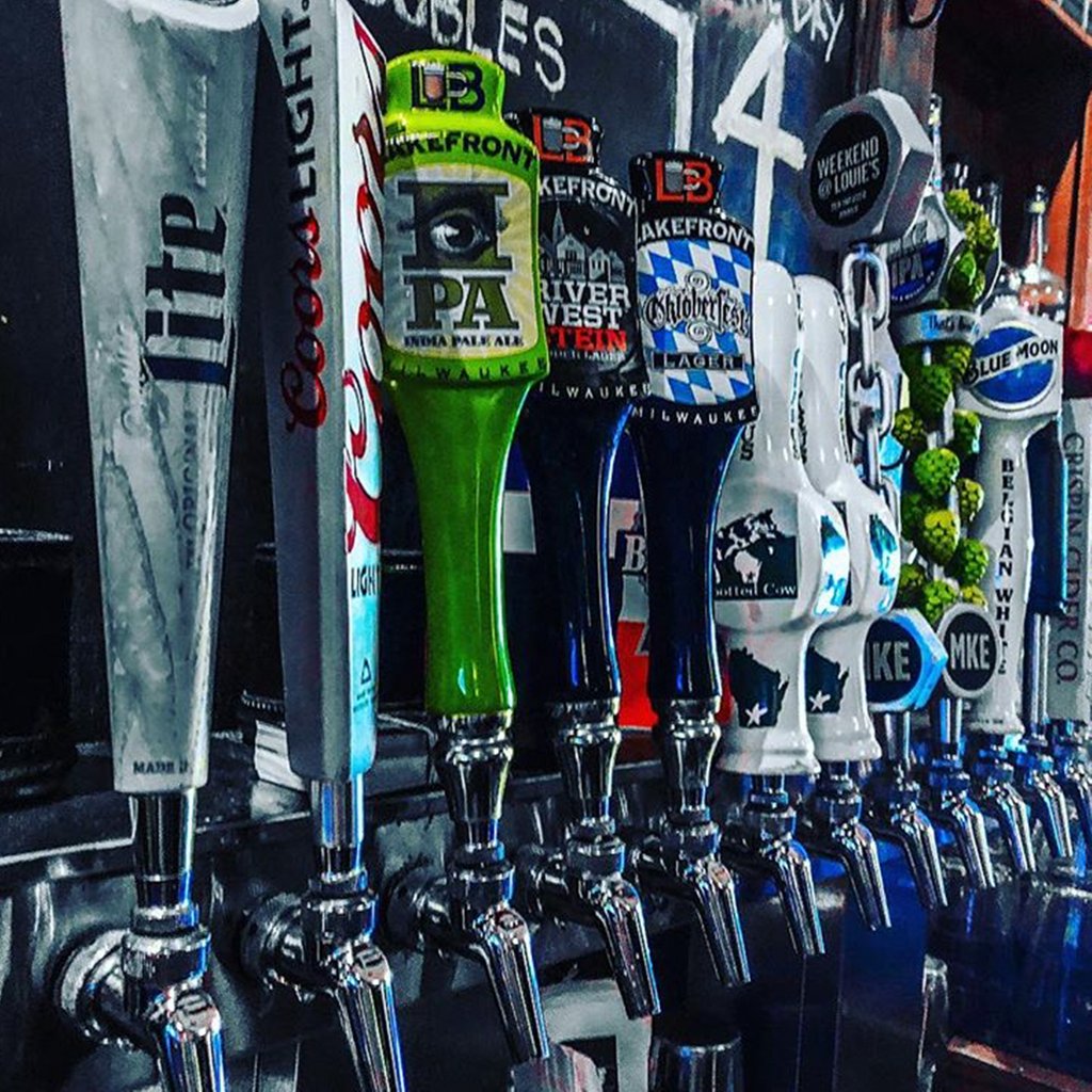 There's no shortage of good beer in Milwaukee - catch the Brewers game at @whos_on_third
.
.
.
.
.
.
.
.
#colorado #rockies #mlb #budwiser #whosonthird #millerlite #sportsbar #baseball #mlbplayoffs #beer #wisconsin #brewers #denver #milwaukee