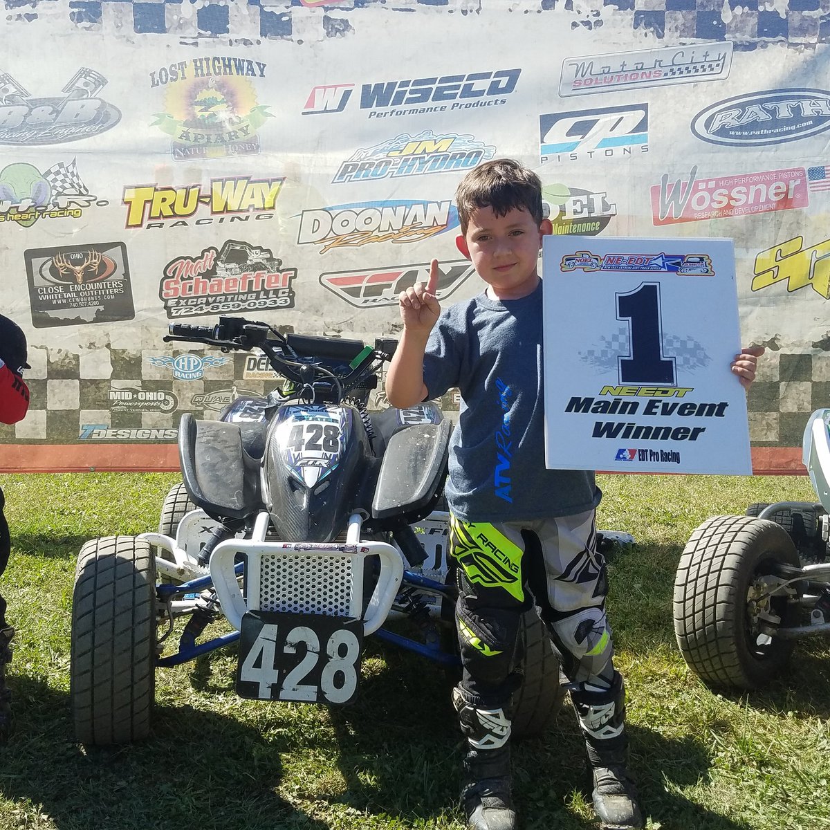 SplaterRacing's tweet photo. Pine lake raceway,  no sponsors,  no fancy haulers,  no best of everything,  #edt #miniqauds #chasingdreamsandmakingmemories #2strokesmoke #ride2win https://t.co/Lxj1FdBUnz