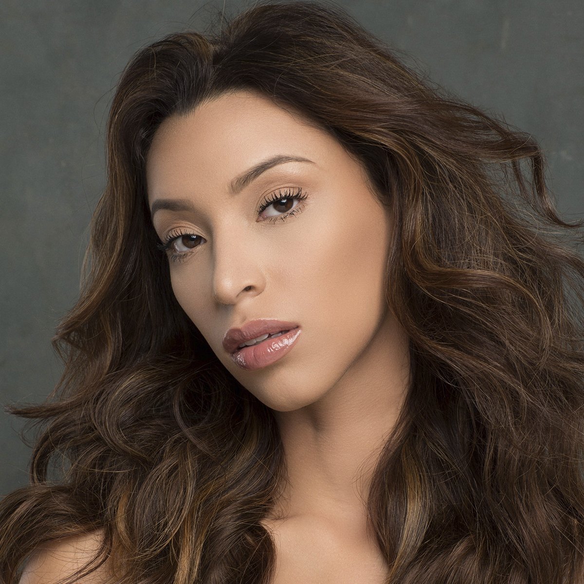 MissVAmazonas's tweet photo. ¡Feliz Tarde! Ya puedes seguir a Oxlaniela Oropeza @MissVAmazonas en el #MissVenezuela 2018. Vive junto a ella su experiencia en el certamen de belleza más importante del país. https://t.co/mMLCPuMw6U