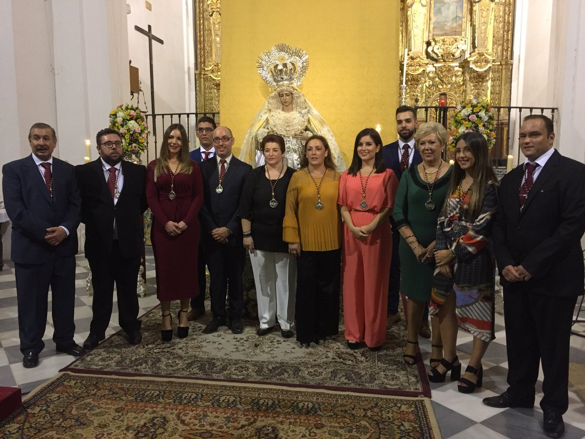 HdadRemediosMog's tweet photo. Galería de fotos, 7 de Octubre | Tras la emotiva tarde vivida hoy por la Función Principal en honor a Nuestra Señora del Rosario en sus misterios dolorosos y gloriosos y la toma de posesión de la que es ya la nueva Junta de Gobierno, queremos agradecer a todos. Más en facebook. https://t.co/lHWob0TmRf
