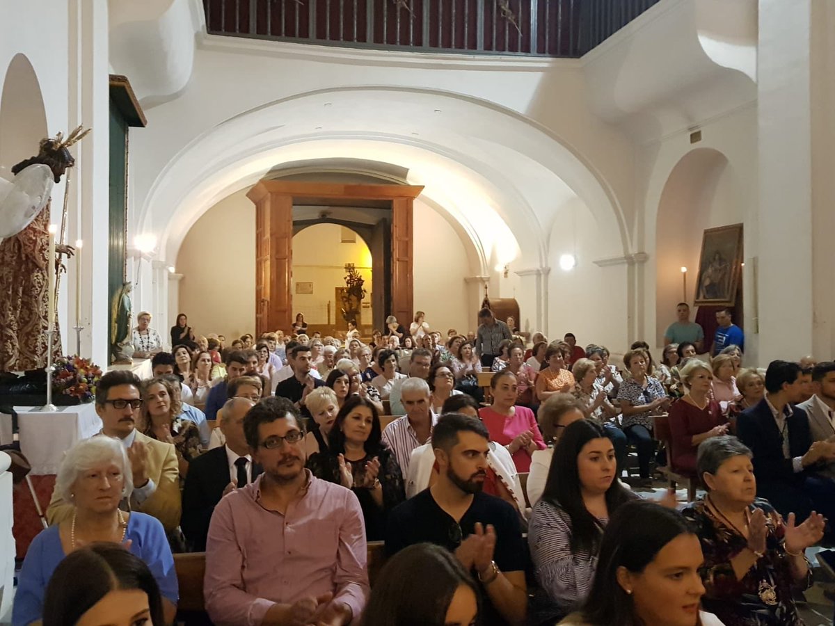 HdadRemediosMog's tweet photo. Galería de fotos, 7 de Octubre | Tras la emotiva tarde vivida hoy por la Función Principal en honor a Nuestra Señora del Rosario en sus misterios dolorosos y gloriosos y la toma de posesión de la que es ya la nueva Junta de Gobierno, queremos agradecer a todos. Más en facebook. https://t.co/lHWob0TmRf