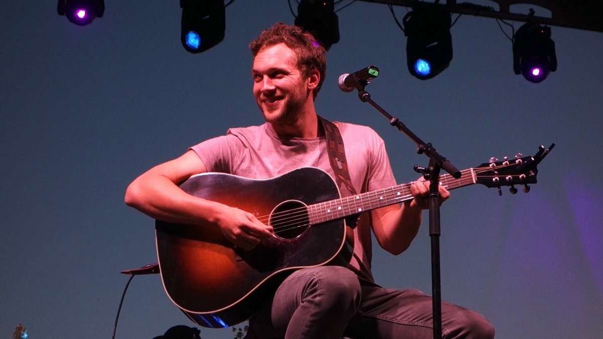 PhillPhillcom's tweet photo. Happy Sunday! And Happy Thanksgiving from Canada! Thankful everyday for @Phillips music and all the happiness and beauty it has brought into our world 🧡Gorgeous pic by Rachel @Rattyb5. https://t.co/QT231tIZw5