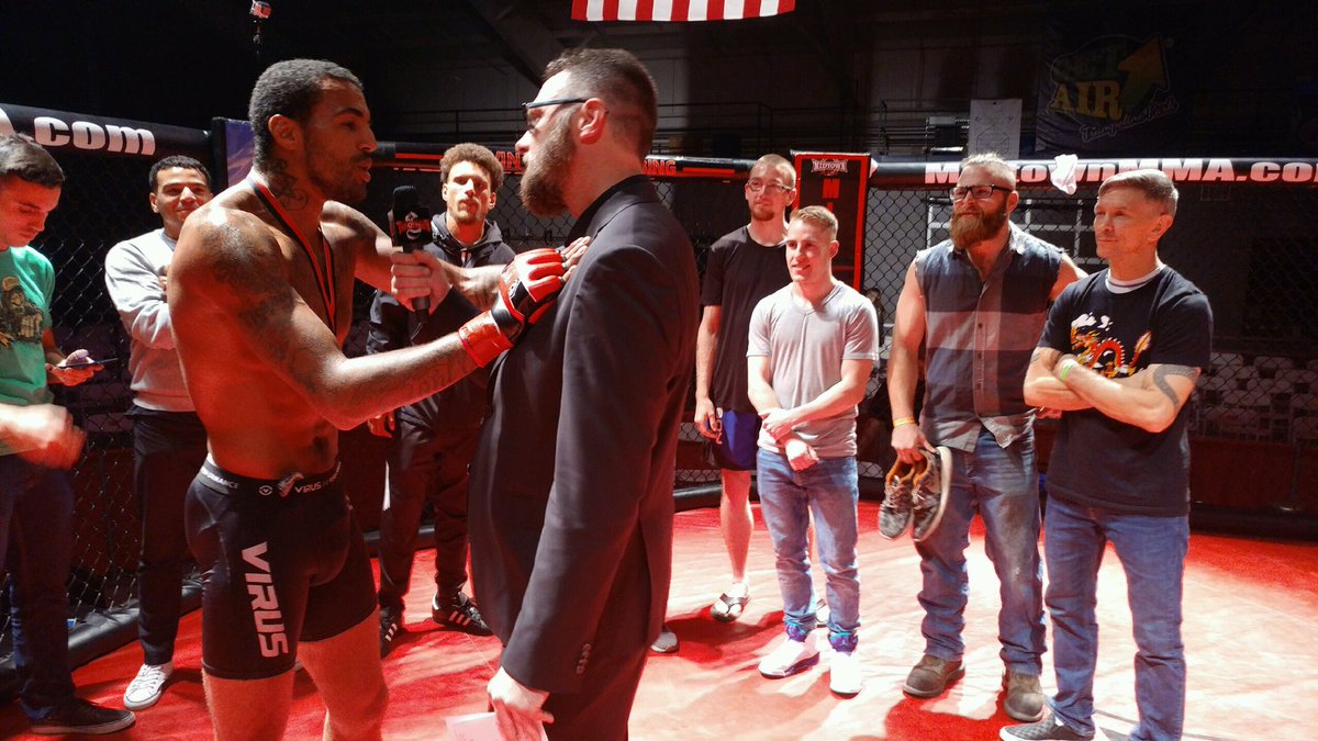 MidtownMMA's tweet photo. Raymond “Boom Boom” Hill first round TKO! So proud of you brother! #mma #prodebut #midtownthrowdown #oct6 #springfield #oregon #whogotnext https://t.co/2AzWWKgWca