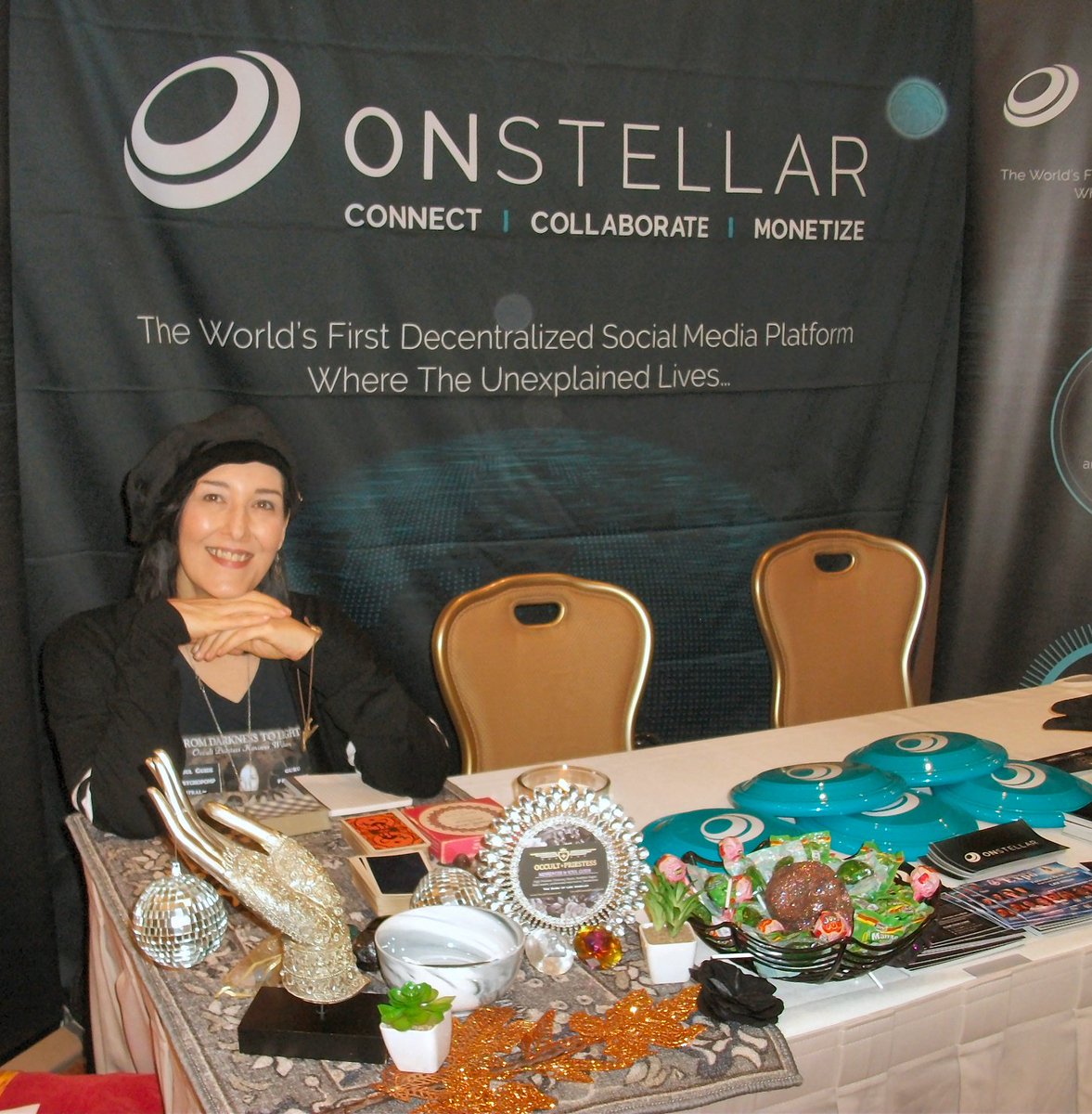 OccultPriestess's tweet photo. Had a Blast at Portal To Ascension! Coun'Soul'ing at the @ONSTELLARSOCIAL booth with Steve Murillo of UPSARS_LA. Ran into  @AlanSteinfeld The Johnny Carson, of Metaphysical chat show hosts. #SHAKTIPAT #SITARI Sonar to your Third Eye! https://t.co/Gx84hK5D9m