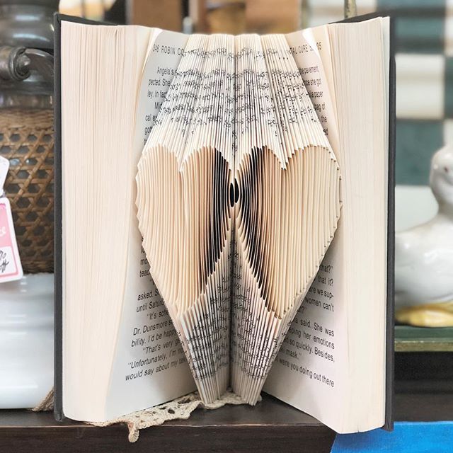jennsilverberg's tweet photo. Feeling like we can all use a little more of this these days. It’s been a rough weekend...
#thriftstorefinds #viewsfromthemiddle #iveturnedoffthenews https://t.co/sLJ250oNGL https://t.co/gUnWskjbZz