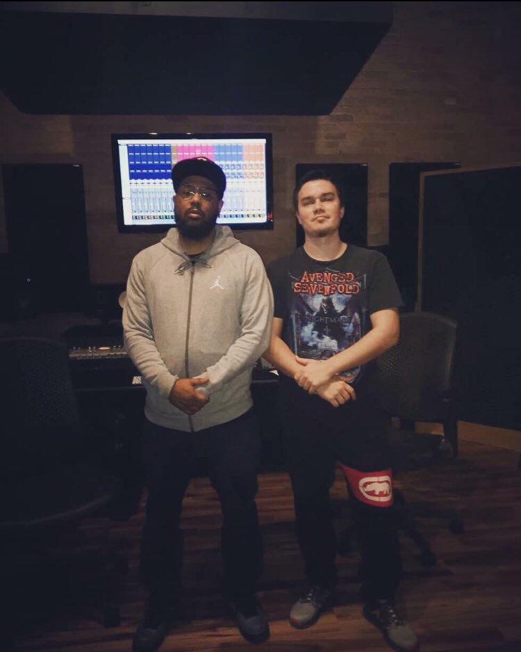 AHoustonMusic's tweet photo. Got a chance to do a lil croonin’ at COMPLEX 2010 studio with Multi Platinum-Grammy Nominated Producer, M’Claren Cay. Much respect &amp; gratitude to @harveyboyent. for putting me on🙏🏽🙏🏽💯💯 https://t.co/oXkWm8PdPz