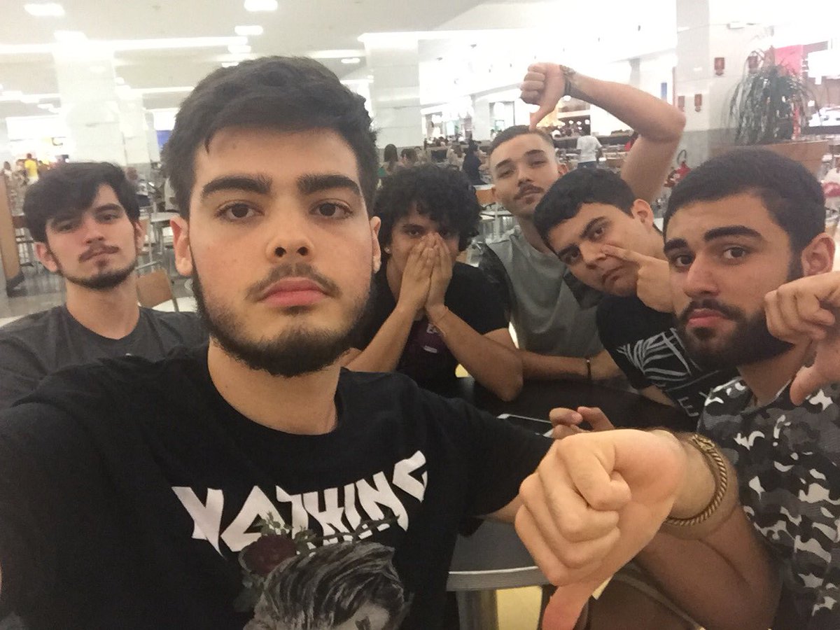 heitorquato's tweet photo. #oUltimoEncontro temos um maconheiro, um comunista, um lgbt, um bandido, um imigrante e um negao #partiu #CampoDeConcentracão #ComOsBro https://t.co/rz5V5SSW0L