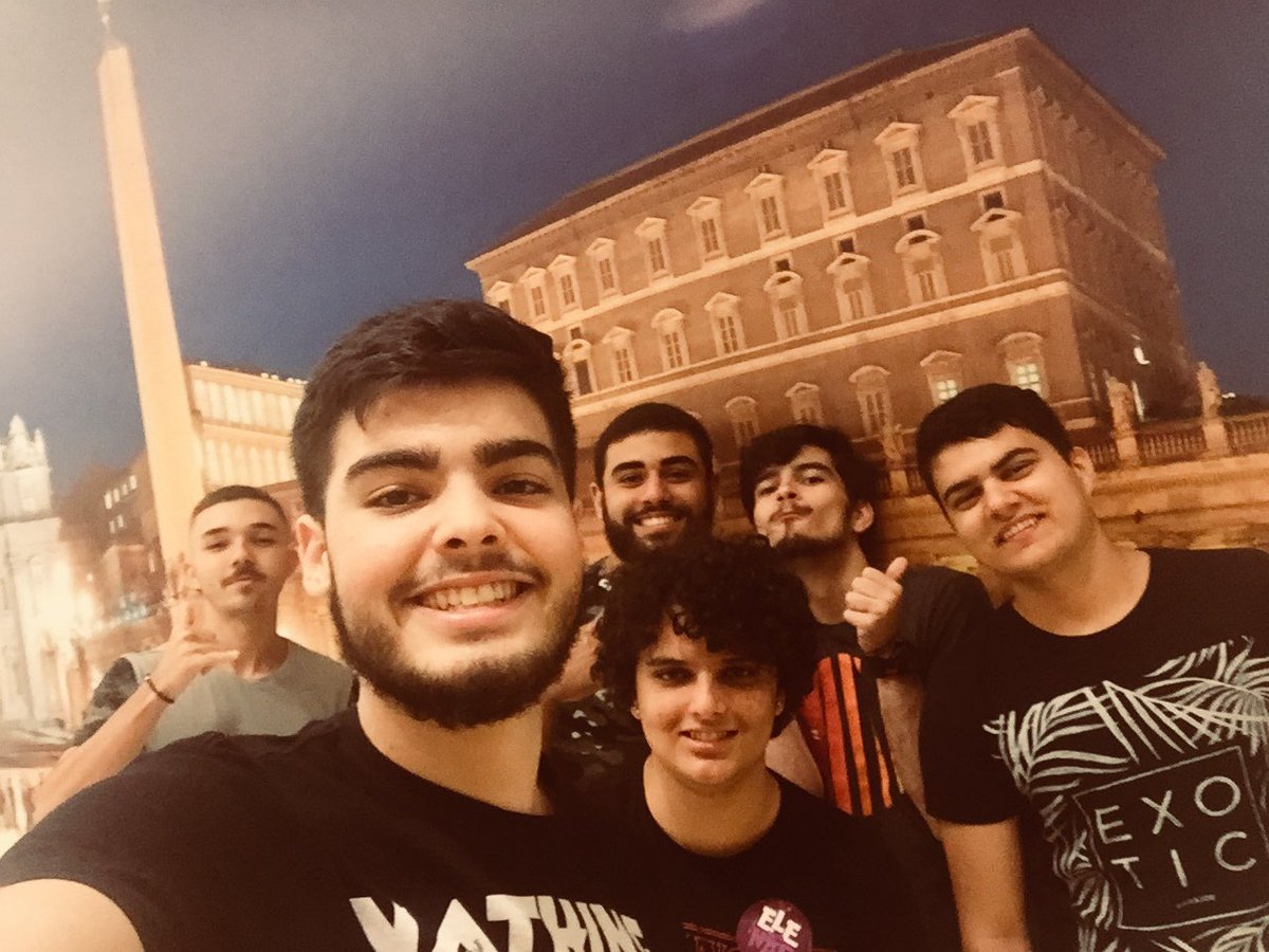 heitorquato's tweet photo. #oUltimoEncontro temos um maconheiro, um comunista, um lgbt, um bandido, um imigrante e um negao #partiu #CampoDeConcentracão #ComOsBro https://t.co/rz5V5SSW0L