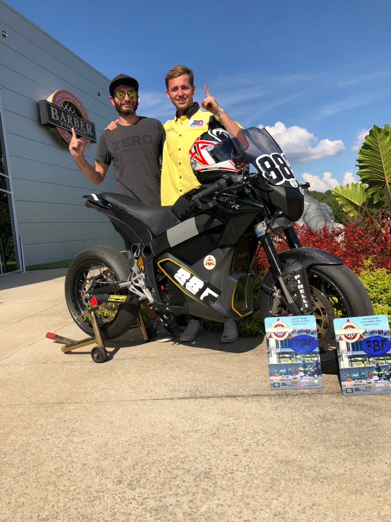 Max888Racing's tweet image. Two wins and the ebike lap record @BarberMotorPark with the @ZeroMotorbike, thanks to Eddie and the Zero factory for the loan of the bike. #electric bike #laprecord #zero #