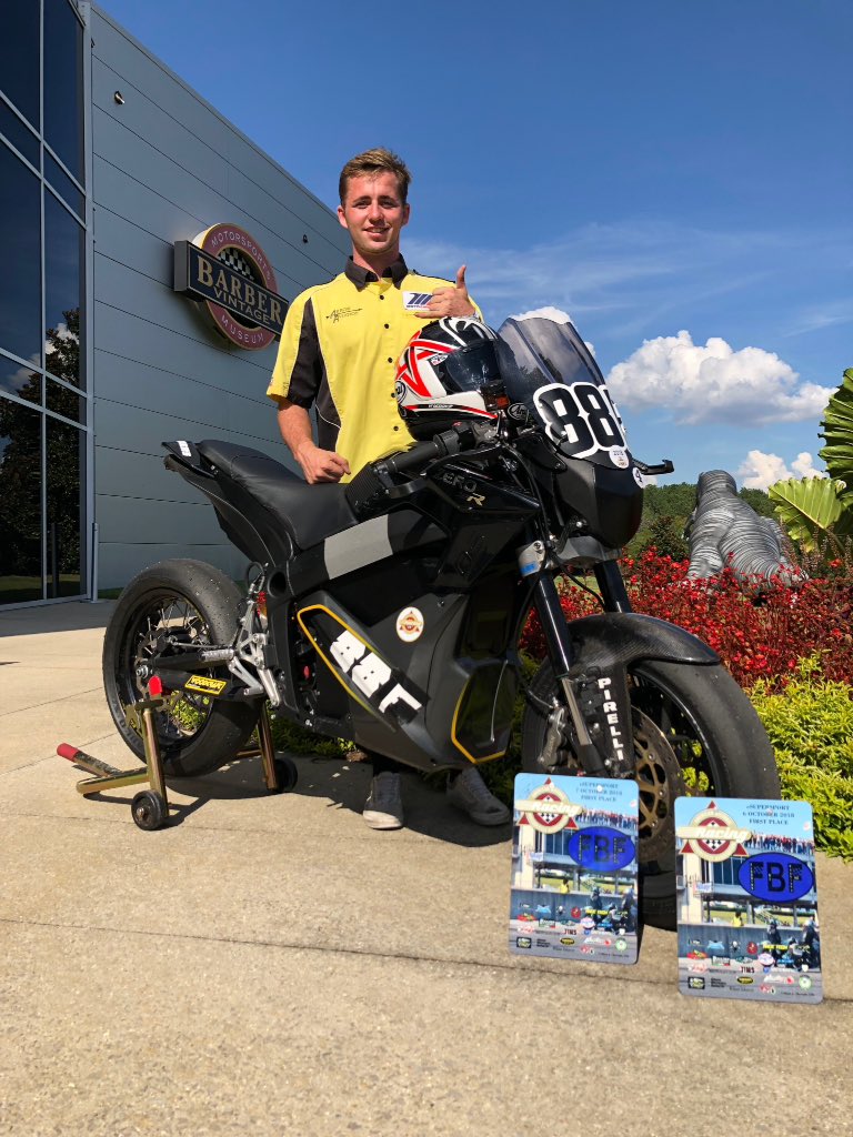 Max888Racing's tweet image. Two wins and the ebike lap record @BarberMotorPark with the @ZeroMotorbike, thanks to Eddie and the Zero factory for the loan of the bike. #electric bike #laprecord #zero #