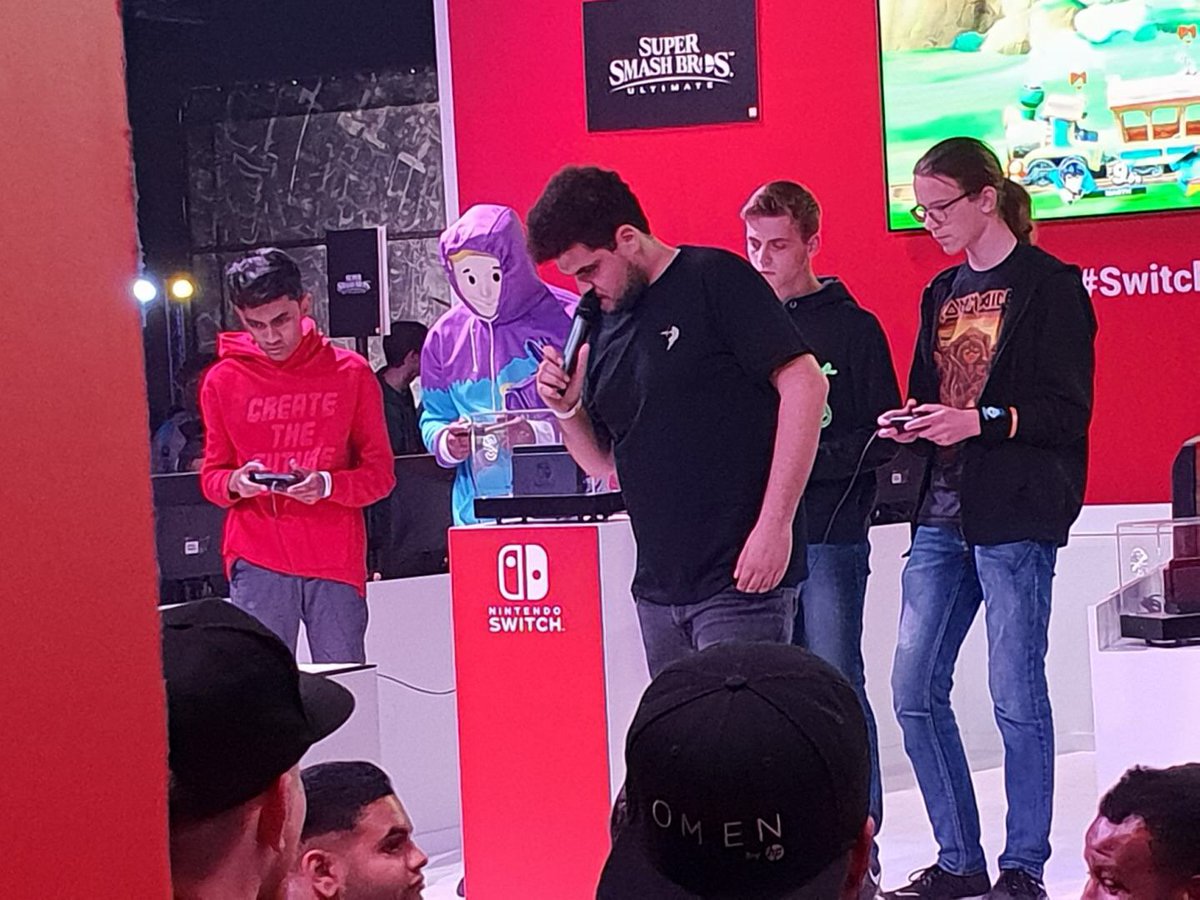 iStudying's tweet photo. When you are too late for the adult smash ultimate tournament, so you come up with a plan to enter the kids tournament! 

😂

#everythingforsmashultimate #Firstlook2018 #Nintendo https://t.co/qdT2LnfNTv