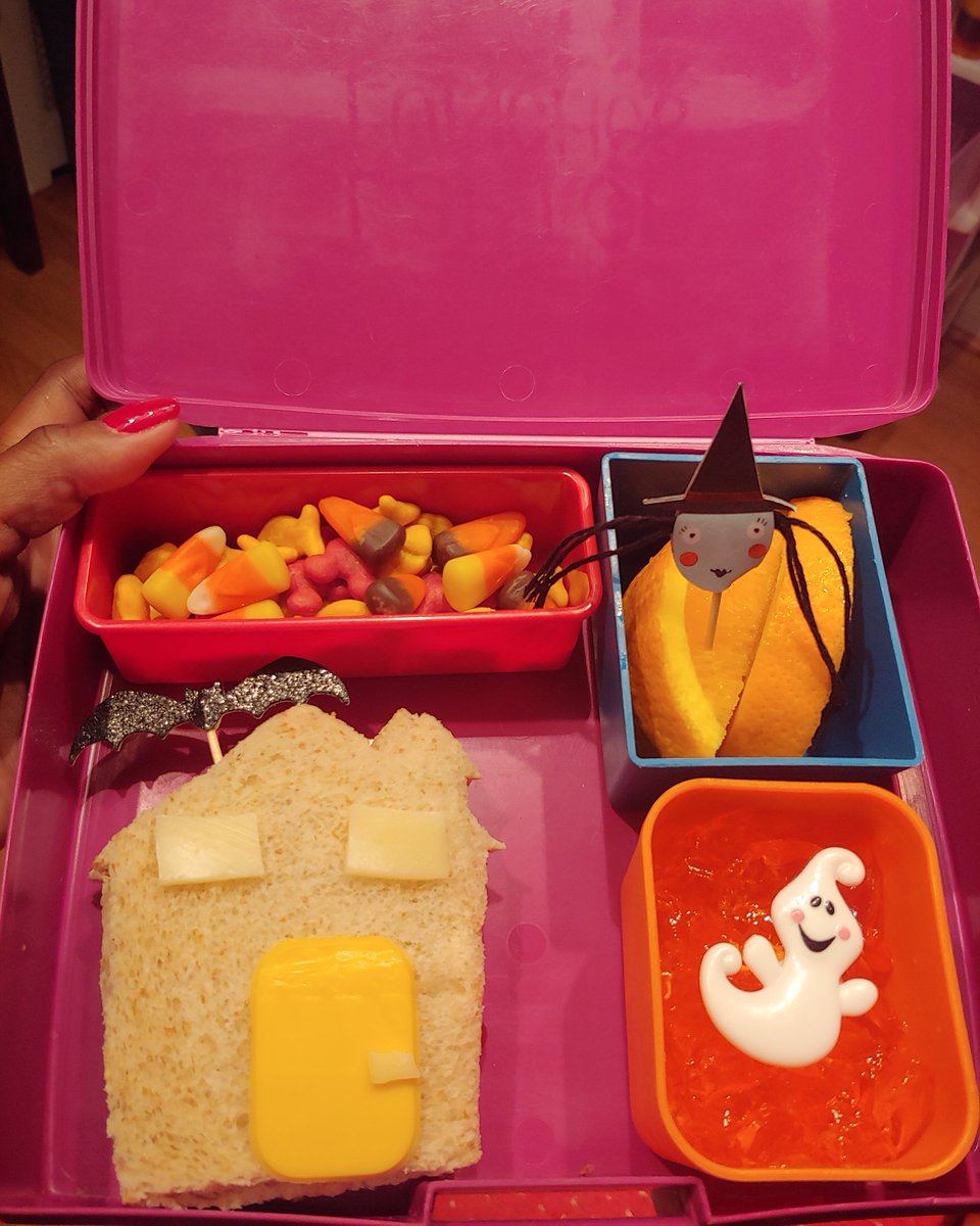 iAmFlair519's tweet photo. "Ma I kinda want a haunted house sandwich"
Me: Ziggy I don't think I can make that (thinking to myself how am I gonna pull this off after a damn wine festival" π€¦π #SheBettaLikeThis #CreativeLunches #BentoMom https://t.co/aPMA2j5JJT