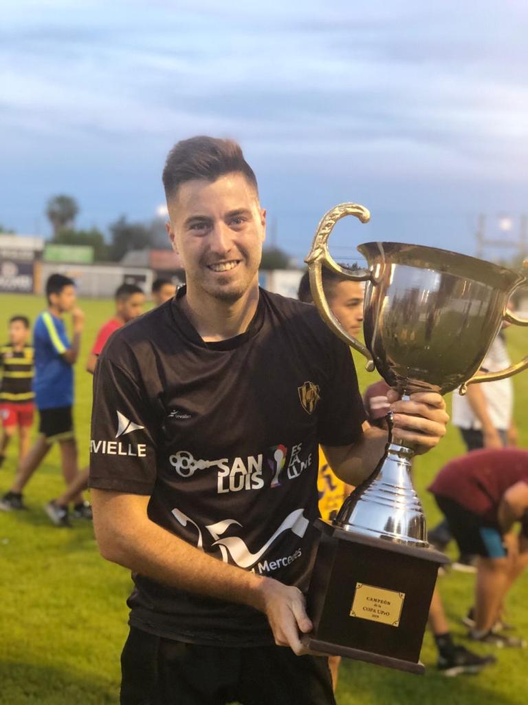 JorgeNewberyVM's tweet photo. NEWBERY CAMPEON!!! 

19no campeonato para el más campeón de #VillaMercedes

#VamosPitojuan https://t.co/ywj9iWgvuh