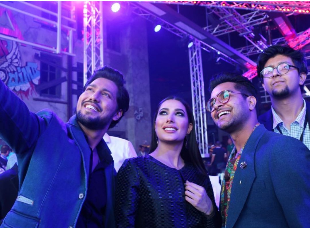 AsimLovers's tweet photo. #MorePictures
Asim at #HonorX8 launch event!😍💜
@AsimAzharr https://t.co/8QHZKRQuno