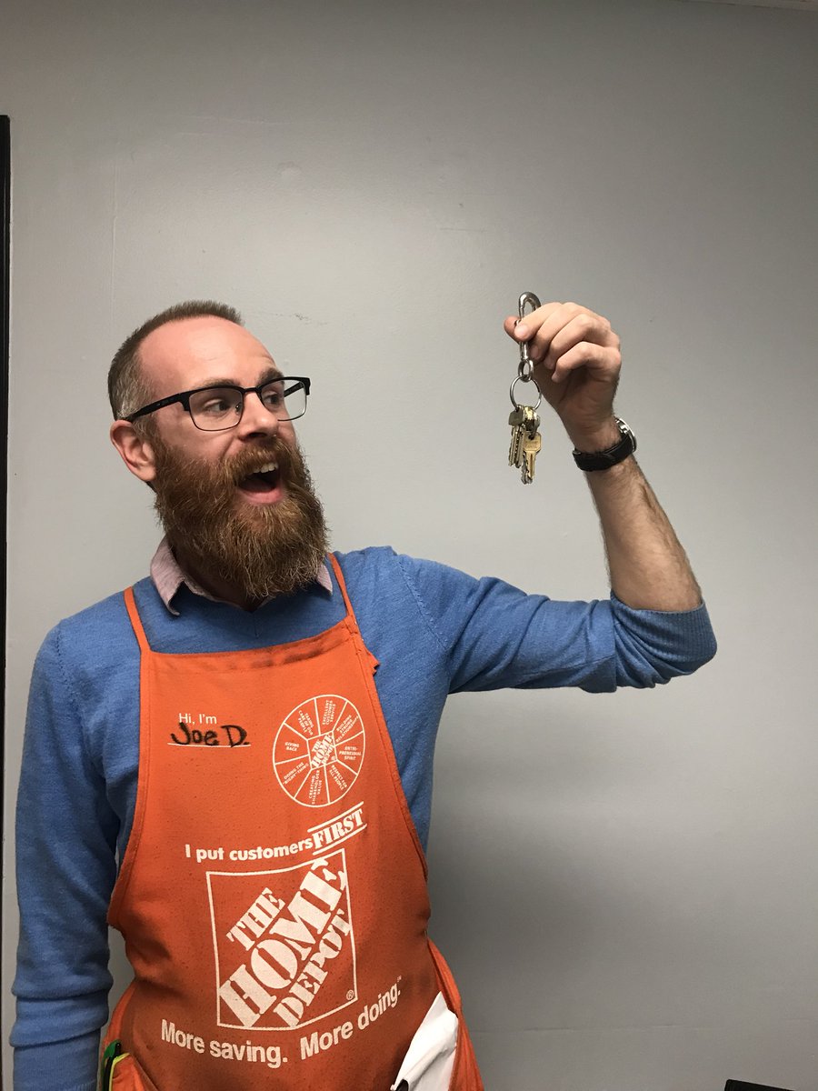 terryjean44's tweet photo. Welcome, Joe, to the keyholder team at 2715! #Newbie #GotKeys? @nate_knowles @Jdyke2059 @JonSturgis1 @Erin_K_Watson @HDHaar10 @bobsaniga @troyer_paige @HouleHeather https://t.co/7iBEqcX2oy