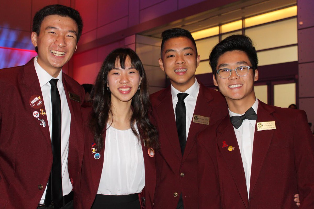 ArcadiaSMW's tweet photo. SMW had an amazing time volunteering at the Crystal Ball last night! 🕺💃 @ArcadiaUnified https://t.co/cn4ZI54pCz