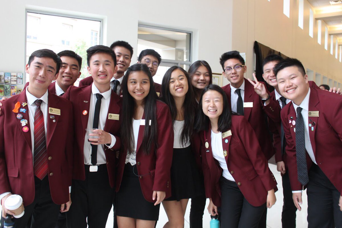 ArcadiaSMW's tweet photo. SMW had an amazing time volunteering at the Crystal Ball last night! 🕺💃 @ArcadiaUnified https://t.co/cn4ZI54pCz