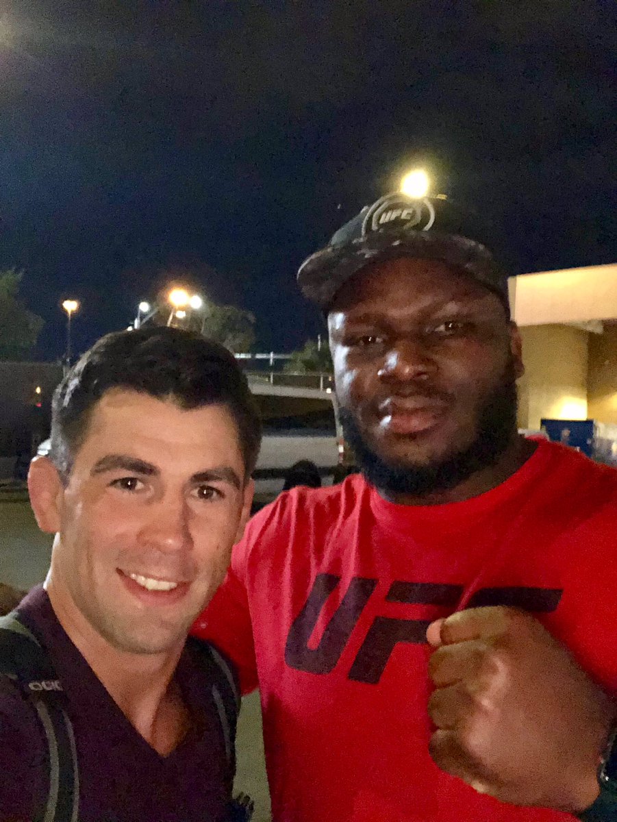 DominickCruz's tweet photo. ╳ @Thebeast_ufc fist is bigger than my head 😳😳 #UFC229 ╳ .
#DominickCruz #DomCruz #TeamCruz #CruzAlliance #UFC #MMA .
Snapchat | DomCruz619
Twitter | @DominickCruz
Web | https://t.co/0hAwOxEWI0 https://t.co/gFY3uZmilJ
