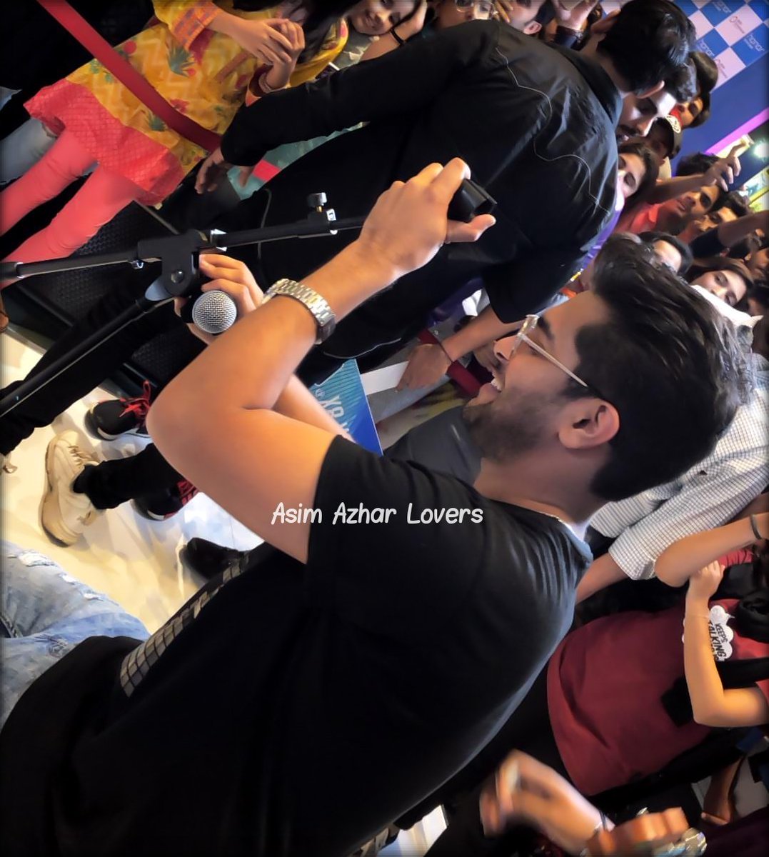 AsimLovers's tweet photo. Asim at #DolmenMall, Karachi #MeetAndGreet 😍❤
@AsimAzharr https://t.co/wuWosAIQ51