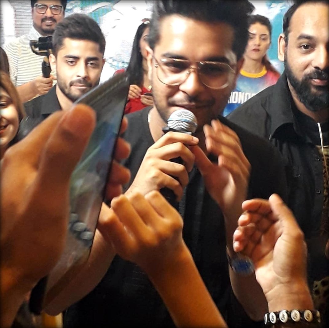 AsimLovers's tweet photo. Asim at #DolmenMall, Karachi #MeetAndGreet 😍❤
@AsimAzharr https://t.co/wuWosAIQ51