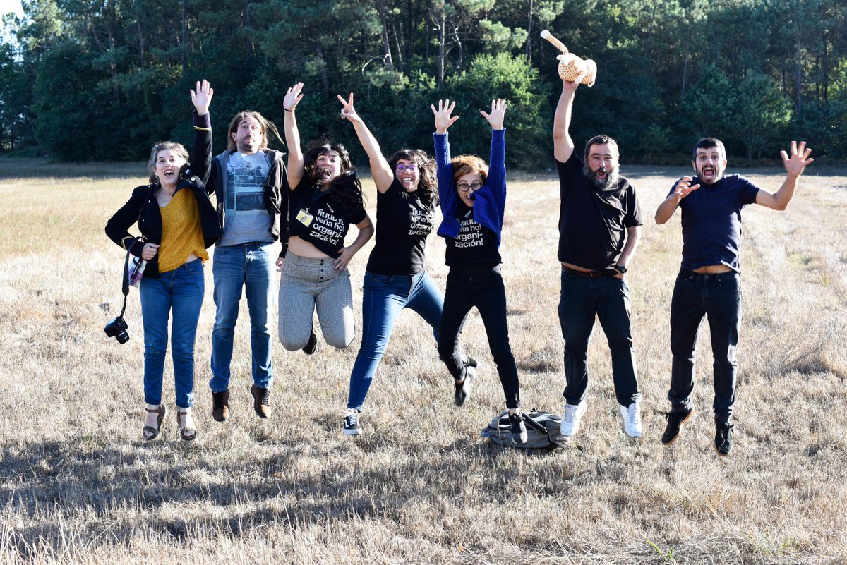 Senunpeso_AC's tweet photo. Equipaso senunpeso!!
Remataron os obradoiros do #LAVmov, vémonos a próxima fin de semana no concurso #AFumeDeCarozo! Aínda estás a tempo de inscribirte, non esperes a que cho conten!
+info: https://t.co/vl2bM9DtD4 https://t.co/bp8jDvATLQ
