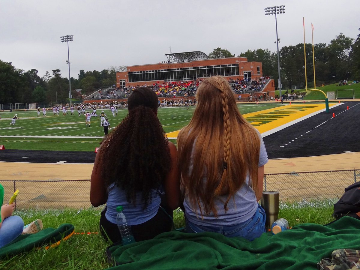 McDaniel_WBB's tweet photo. Thank you to everyone who joined us on the hill for our annual Homecoming tailgate! It was so much fun having everyone together! ππͺπβΊοΈπSee our Facebook for more pictures! We hope to have you all back and more for next year! #mcdanielfootball #GTWB #getonthehill #centconf https://t.co/opqztnElpf