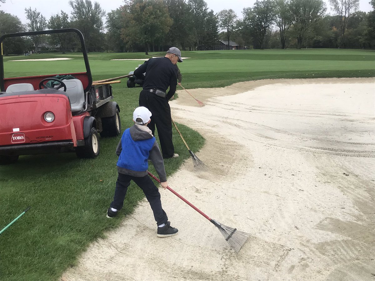 Pulled out all the stops earlier today in order to get our saturated bunkers in shape for tmrw’s MiPGA Fall Scratch event. @bhccannarbor #lunchbribe #hardupforhelp