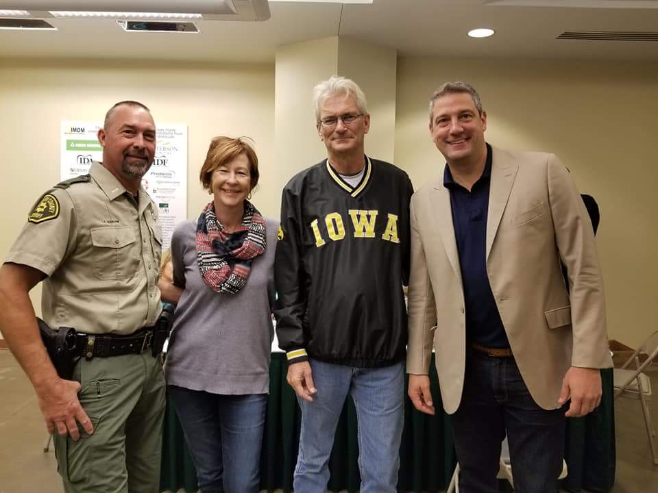 JackieforIowa's tweet photo. The IA @MissionOfMercy transformed the @TysonEventsCent into a Dental Clinic. Hundreds of dental professionals providing a variety of services for patients of all ages. Toured with Congressman @TimRyan and @TimTKacena
#ServeTheCommunity #BloodPressureWasNormal #SmithForSenate https://t.co/AoHD52ghAk