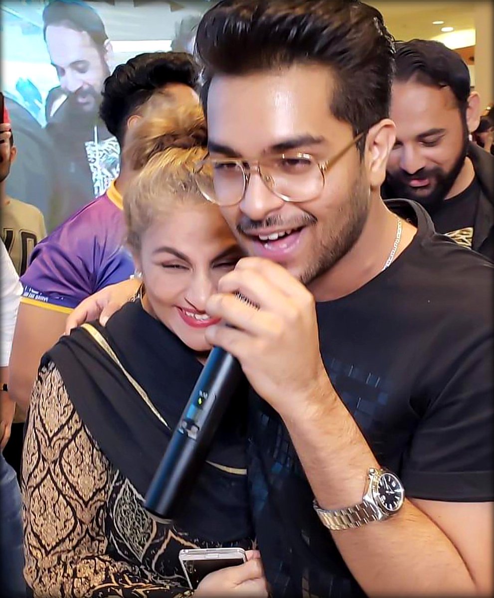 AsimLovers's tweet photo. Mother Son love!❤
@AsimAzharr https://t.co/w4oT1SxmLZ