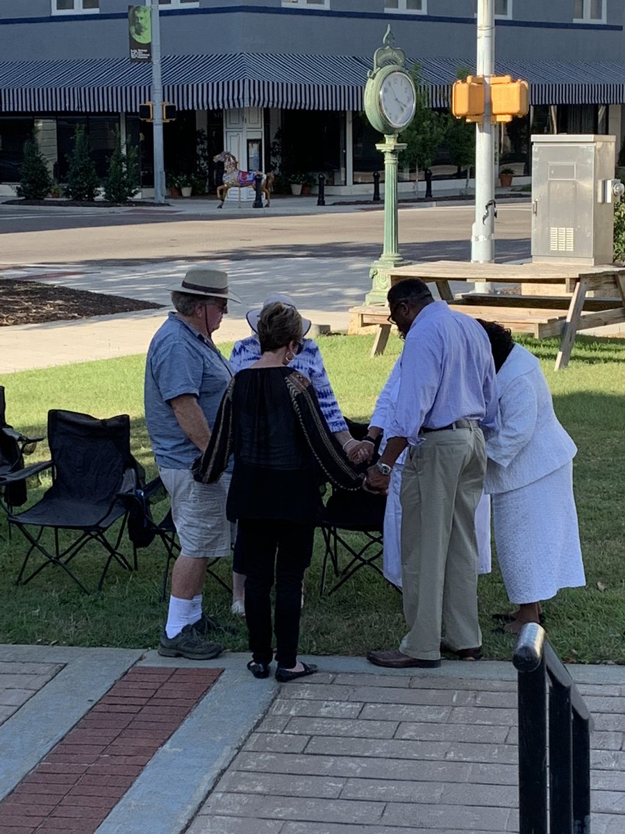 EMBoger74's tweet photo. Communion in Community @ Dumont Plaza. #LetUsBreakBreadTogether #WorldCommunionSunday https://t.co/YkgjcbPNw4
