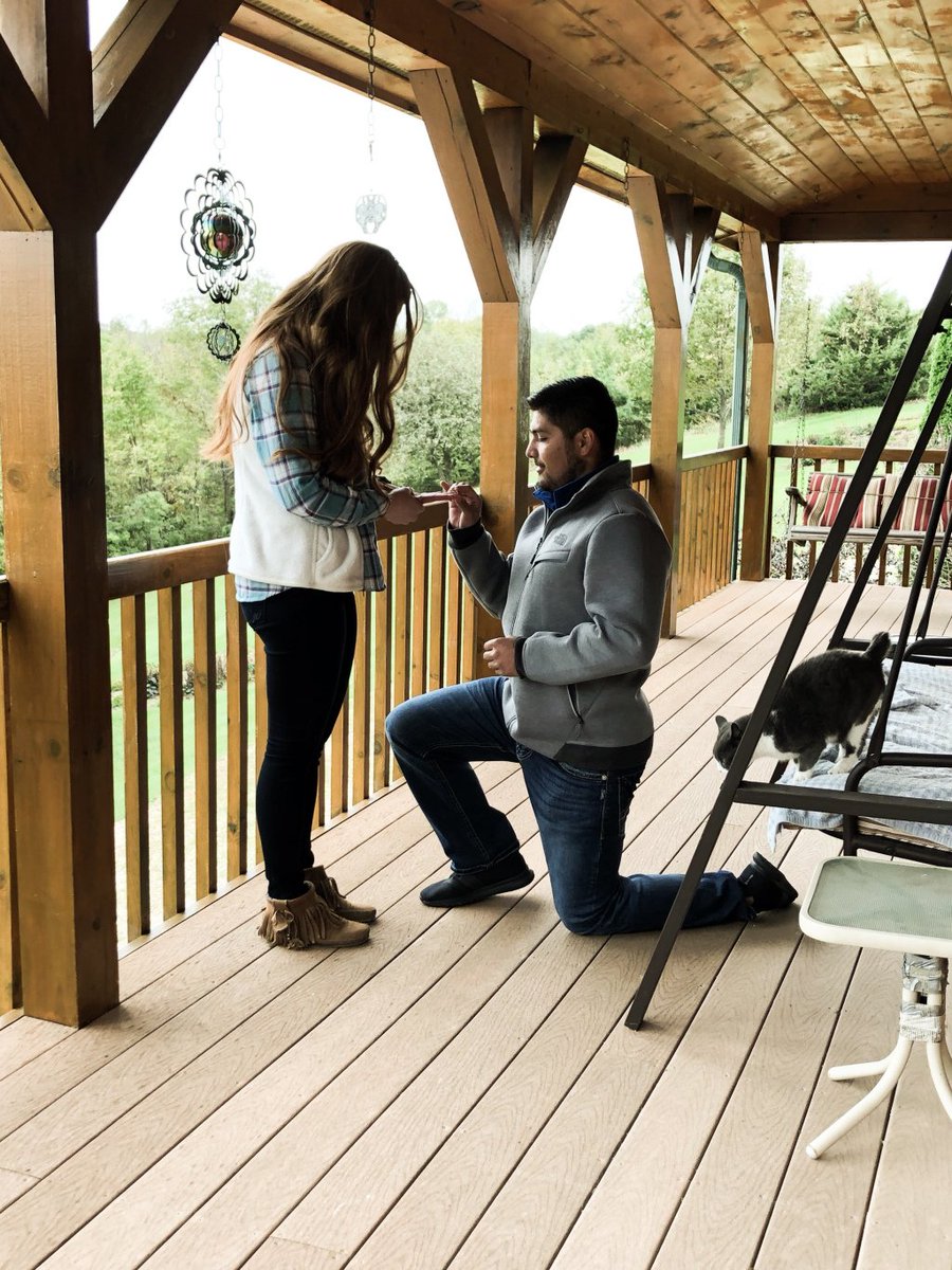 Riveratttt's tweet photo. Will you marry me? https://t.co/OlF4xgzBKu https://t.co/WBgmn3X9wA