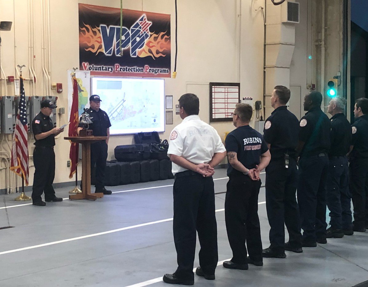 ffshifflett's tweet photo. Robins AFB Firefighters participated in the 2018 Bells Across America to honor those firefighters who died in the Line of Duty in 2017 and previous years. 🇺🇸 #NFFFMemorialWeekend2018 #bellsacrossamerica #fire #gafire #FireHero2018 #usaffire https://t.co/SJsKUtn3Id